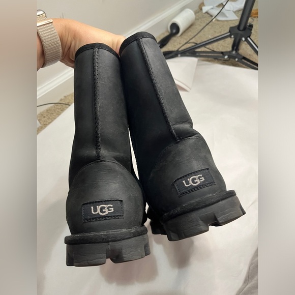 UGG Essential Short Leather Boot Sz 10 Black Water Resistant - Picture 4 of 13